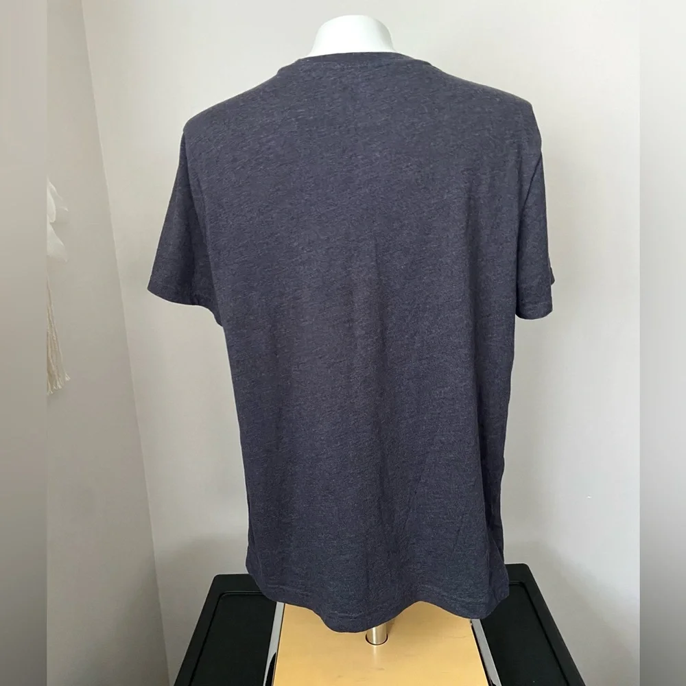 Banana Republic Men's Gray Graphic T-Shirt Size Small